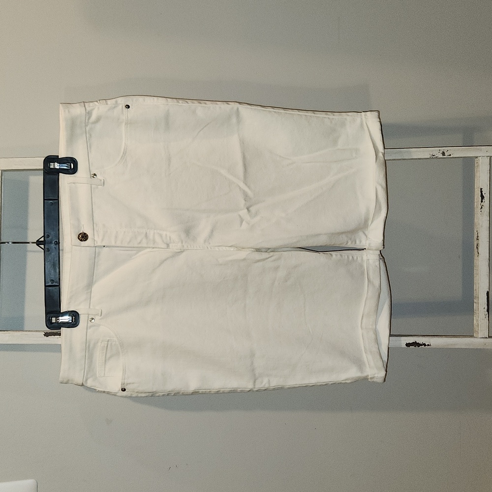 Chico's So Slimming Girlfriend Short Size 3 White
